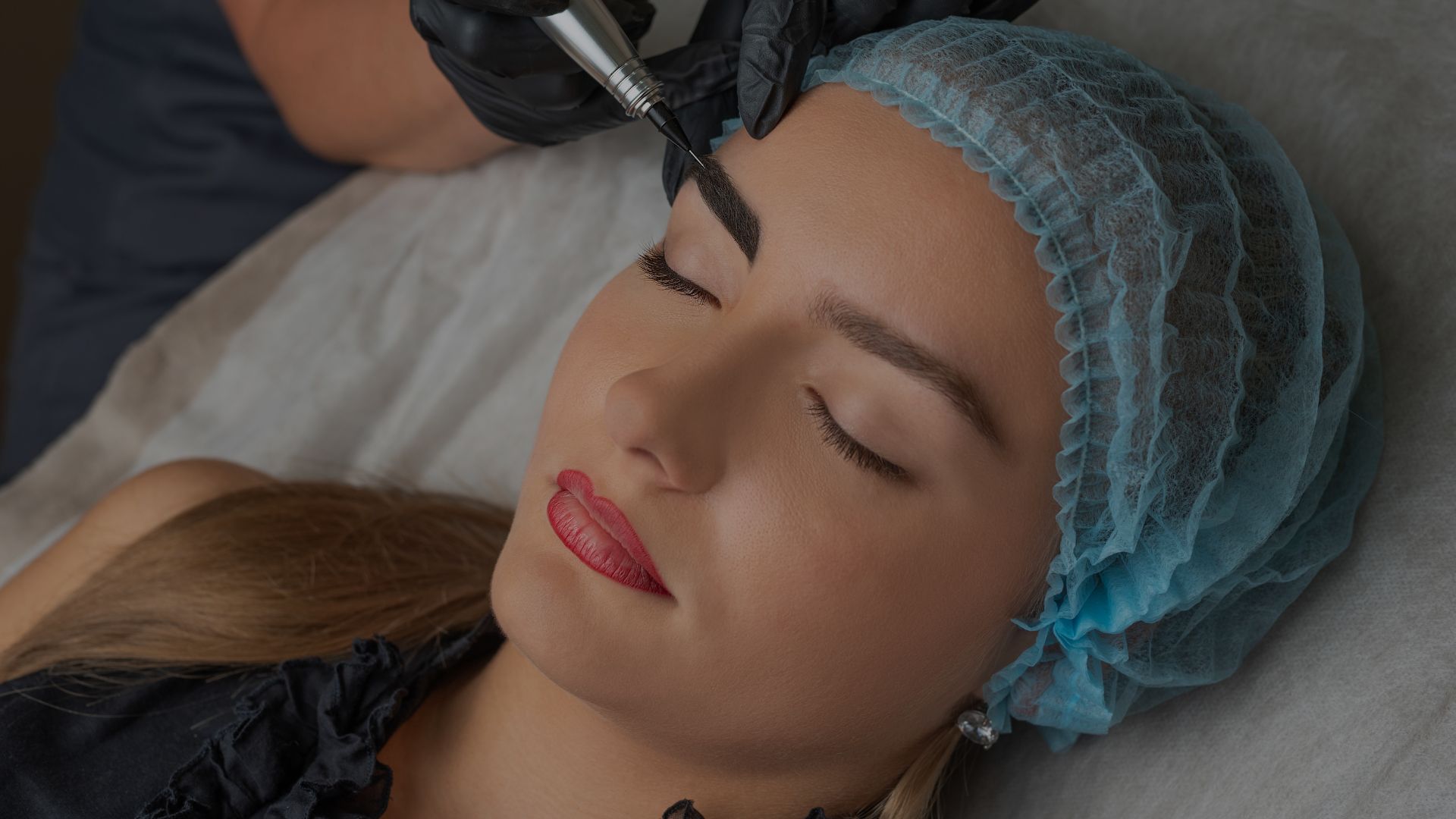 Micropigmentación de cejas en El Prat - La Femme Beauty