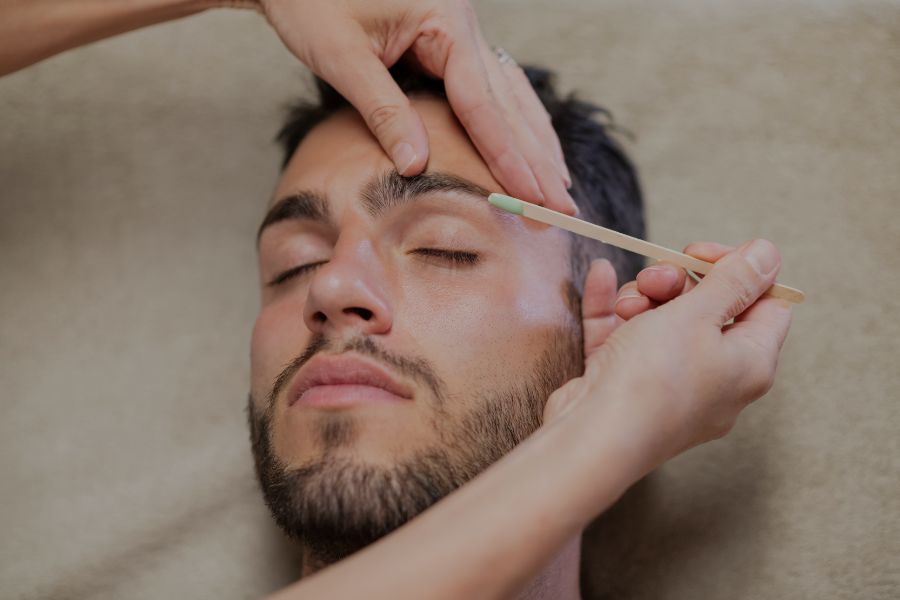 Micropigmentación de Cejas para Hombres: Tendencias y Consejos