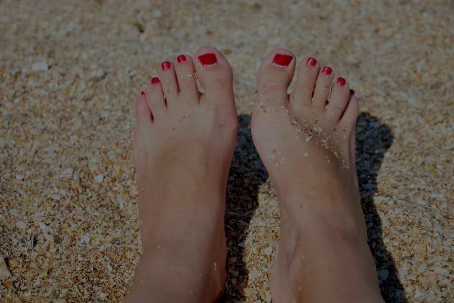 Pedicura semipermanente en verano: consejos clave para lucirla