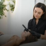 Micropigmentación de cejas en pieles grasas