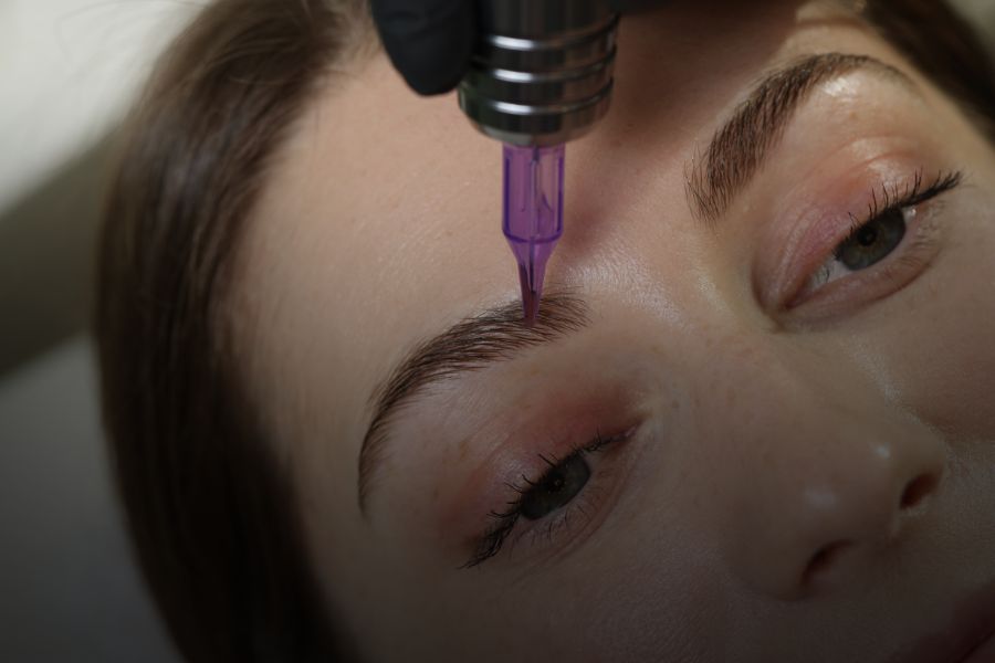 Cómo corregir una micropigmentación de cejas mal hecha