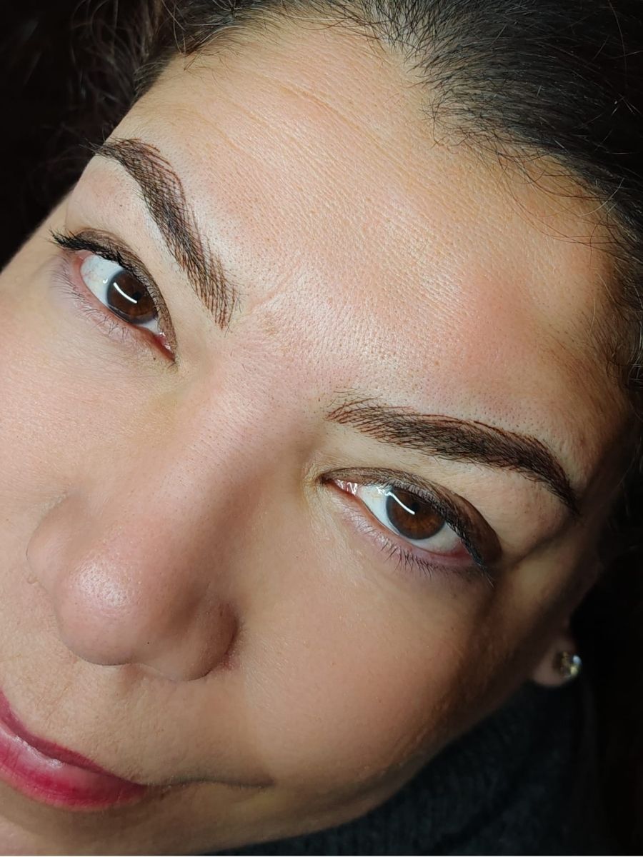 especialista-micropigmentacion-cejas-la-femme-beauty