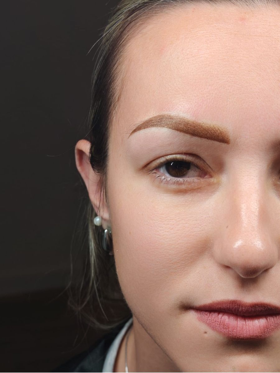 especialista-micropigmentacion-cejas-la-femme-beauty