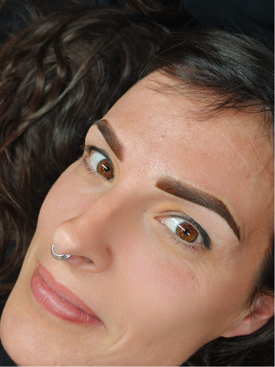 especialista-micropigmentacion-cejas-la-femme-beauty