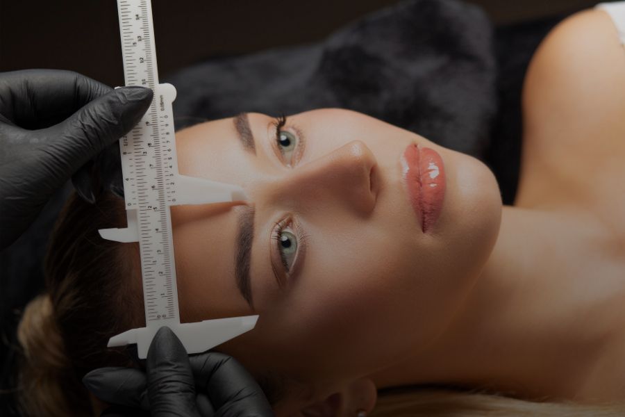 Diseño de cejas paso a paso: así se realiza en cabina