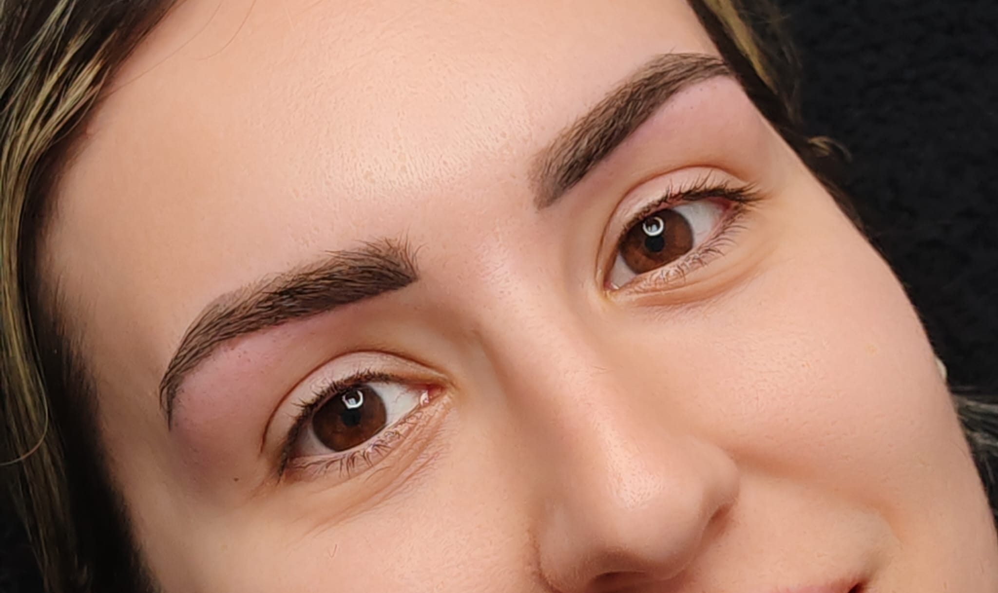 Laminado y diseño de cejas en La Femme Beauty