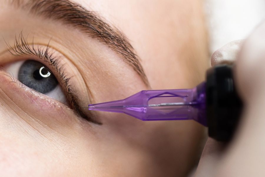 Micropigmentación de párpados efecto eyeliner y shading