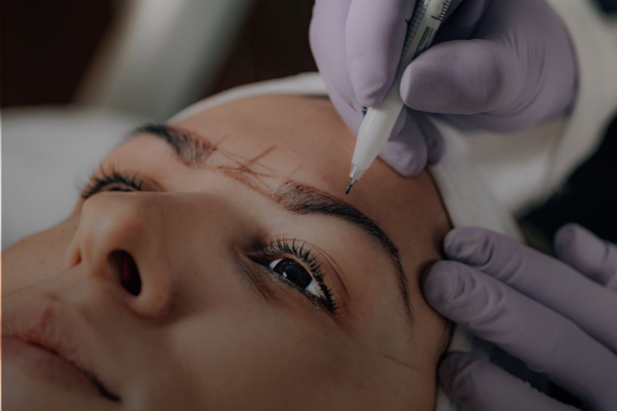 Micropigmentación de cejas mal hecha: ¿cómo corregirla?