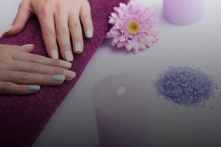 cómo evitar que la manicura semipermanente se despegue